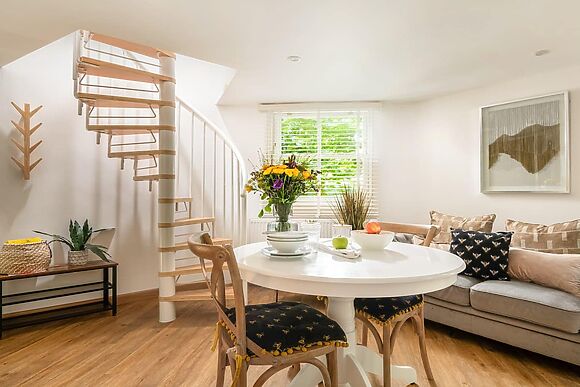 Honeycombe Treehouse in Blandford Forum