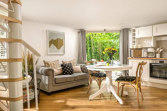 Honeycombe Treehouse in Blandford Forum