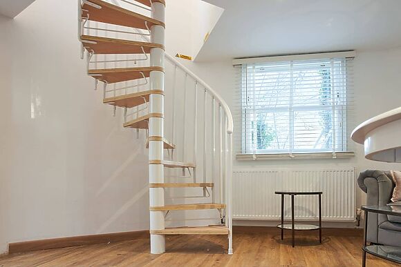 Honeycombe Treehouse in Blandford Forum