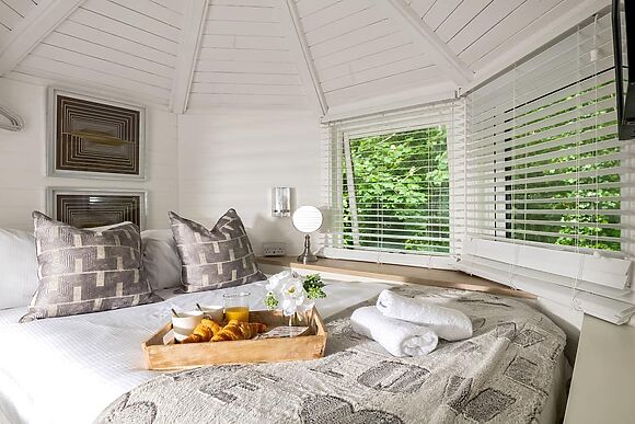 Honeycombe Treehouse in Blandford Forum