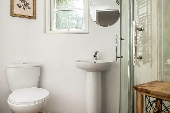 Honeycombe Treehouse in Blandford Forum