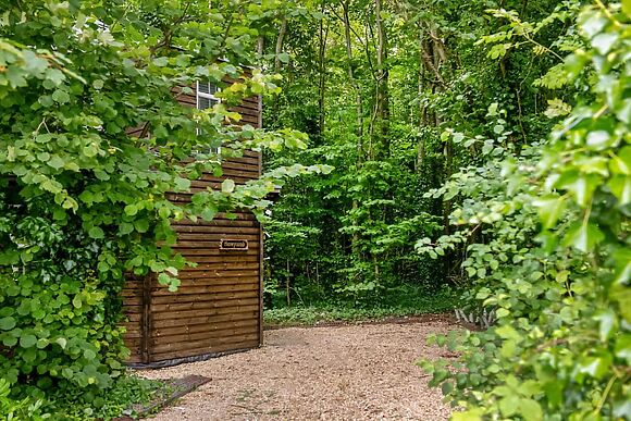 Honeycombe Treehouse in Blandford Forum