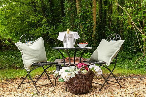 Honeycombe Treehouse in Blandford Forum