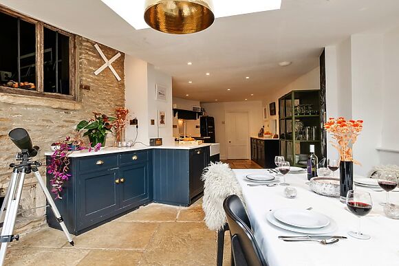 Lechlade House