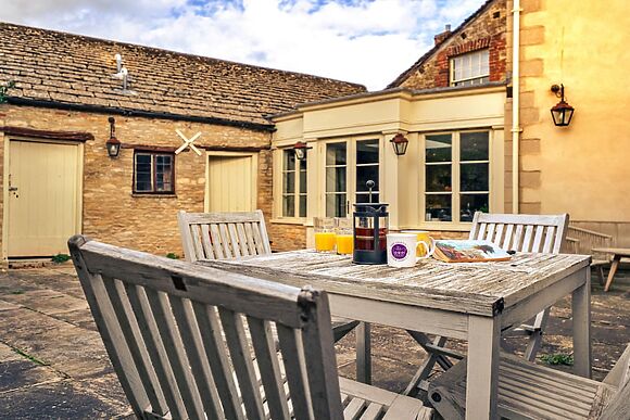 Lechlade House