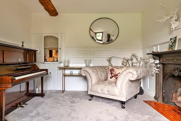 Lechlade House