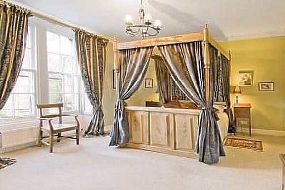 Lochside Stable House