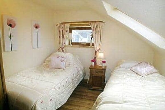 Bwthyn Cerrig at Crynant Cottages