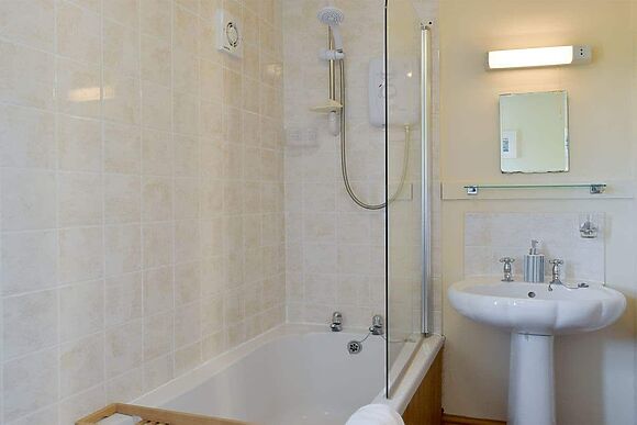 Wrth-y-Nant at Tanylan Farm Cottages