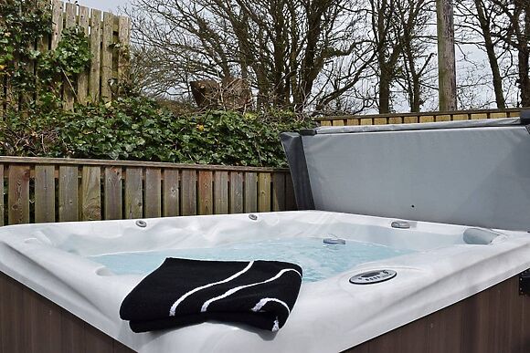 Wrth-y-Nant at Tanylan Farm Cottages