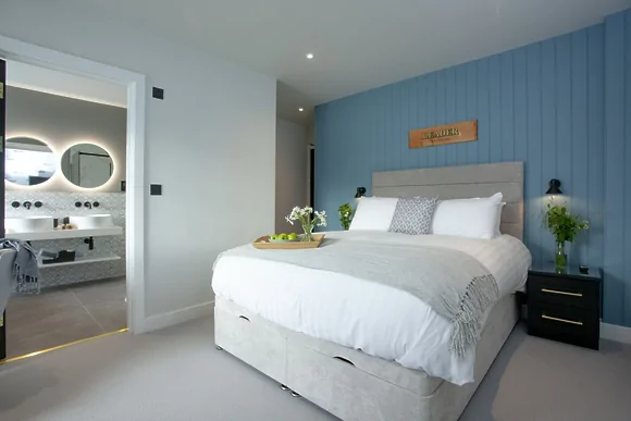 Maritime Suites