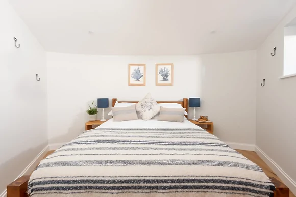 Neap Roundhouse at East Thorne