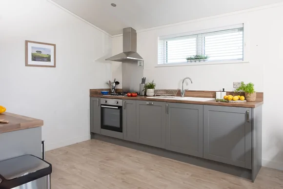 Periwinkle Lodge at 3 Roadford Lake Lodges