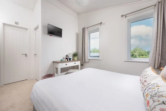 Periwinkle Lodge at 3 Roadford Lake Lodges