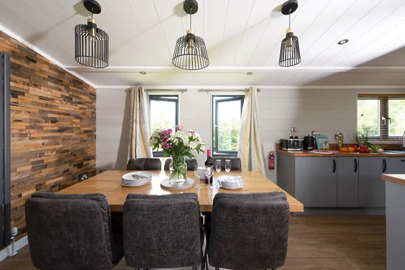 Primrose Lodge at 25 Roadford Lake Lodges