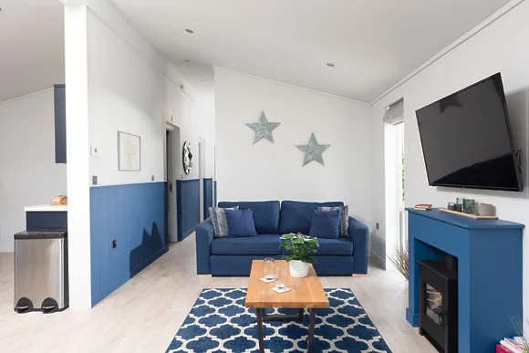 Buttercup Lodge at 33 Roadford Lake Lodges