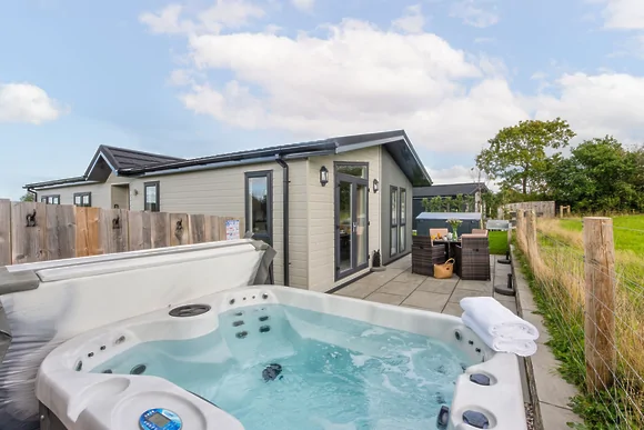 Daisy Lodge at 6 Roadford Lake Lodges