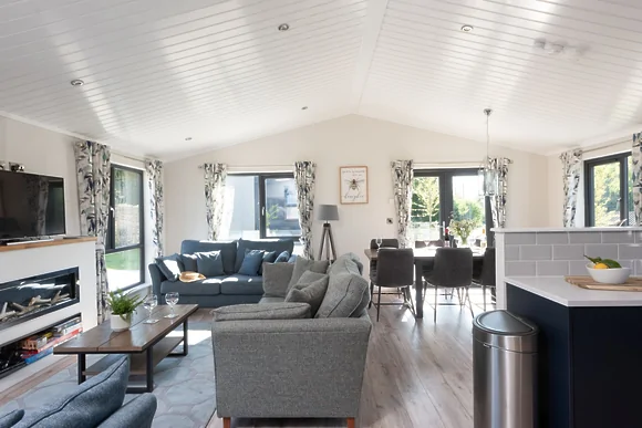 Honeysuckle Lodge at 2 Roadford Lake Lodges