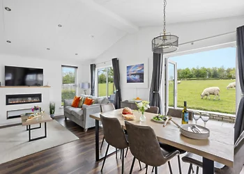 Snowdrop Lodge at 9 Roadford Lake Lodges photo 7
