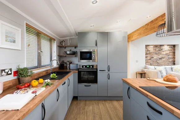 Hawthorne Lodge at 15 Roadford Lake Lodges