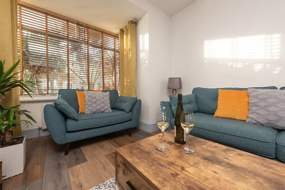 Sea Boots (sleeps 6)