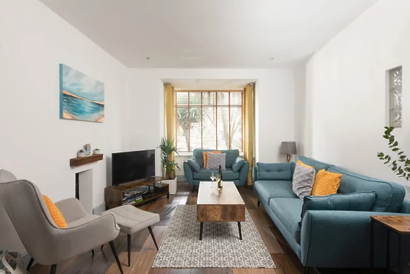 Sea Boots (sleeps 8)