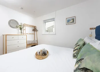 3 Pentowan Court