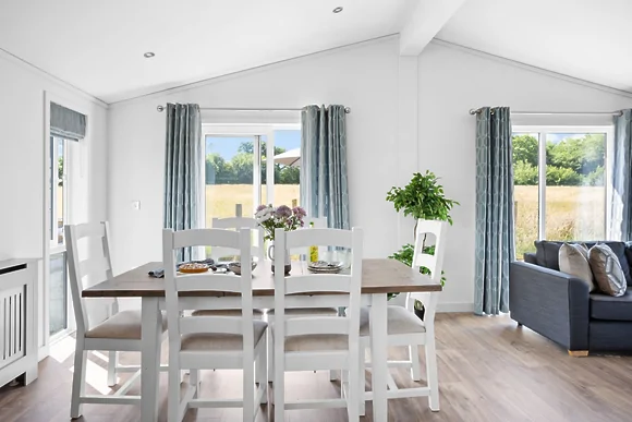 5 Roadford Lakes Lodges