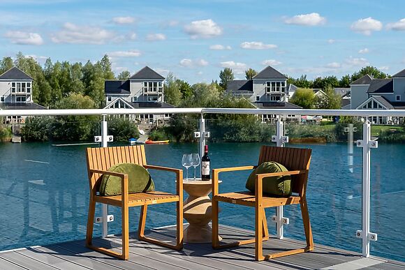 Lakefront Lodge
