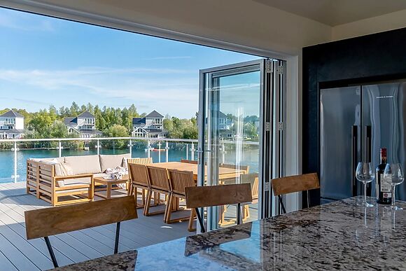 Lakefront Lodge