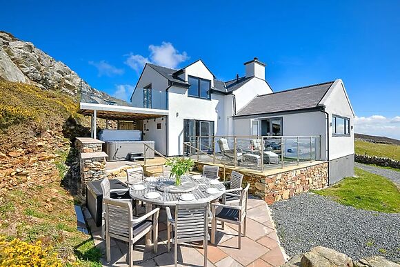 The Lookout at Ynys Lawd