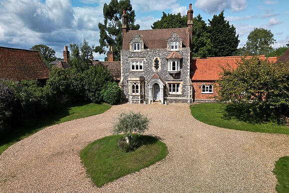 Hedge Farmhouse
