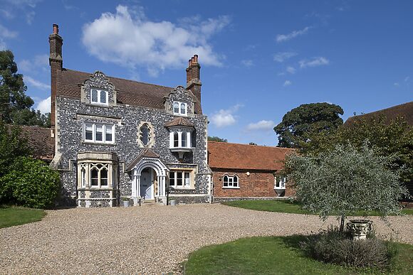 Hedge Farmhouse