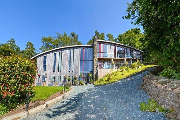 Silver Crescent House