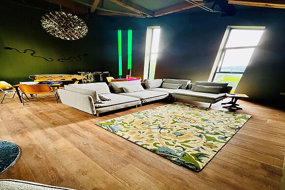 Silver Crescent House