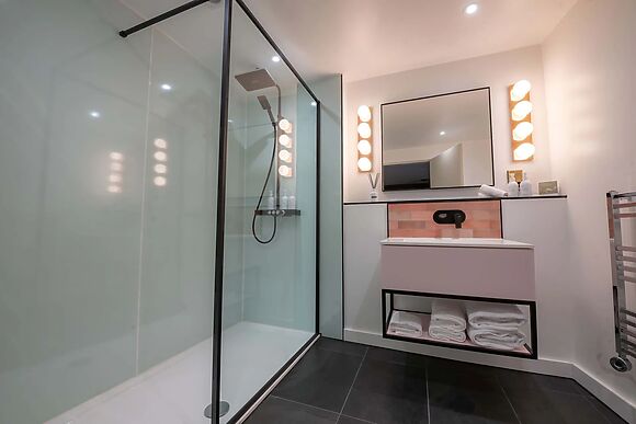 Silver Crescent House