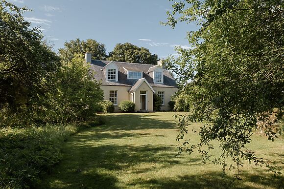 Isla Farmhouse
