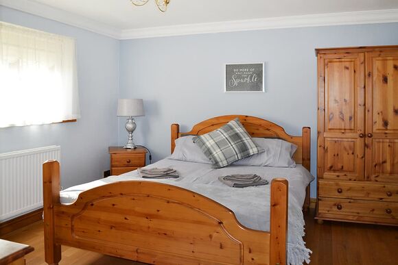 Granary Cottage - Aberdwylan Holiday Park, Carmarthenshire