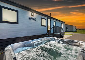 Turnberry Lodge (Pet) - Addlethorpe Country Park, Addlethorpe