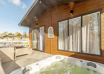 Waterside Lodge VIP P/F 