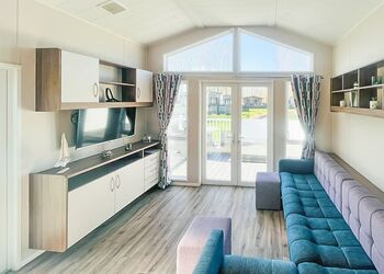 The Hideaway - Allerthorpe Country Park, Pocklington