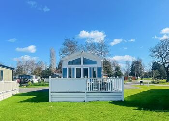 The Hideaway - Allerthorpe Country Park, Pocklington