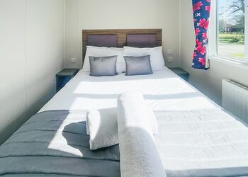 The Hideaway - Allerthorpe Country Park, Pocklington