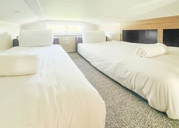 The Hideaway - Allerthorpe Country Park, Pocklington