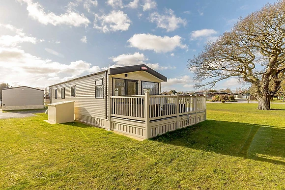 Lakeside Holiday Home VIP P/F 