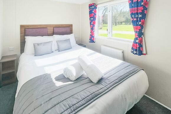 The Hideaway - Allerthorpe Country Park, Pocklington