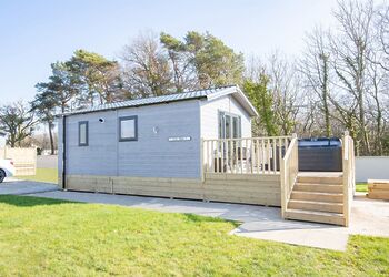 Ailsa Craig Pod - Arran Hills, Kilwinning