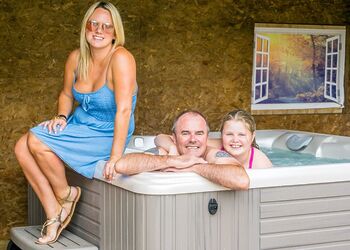 Oak 3 Hot Tub + Private Garden - Andrewshayes Holiday Park, Axminster