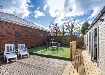 Oak 3 Hot Tub + Private Garden - Andrewshayes Holiday Park, Axminster