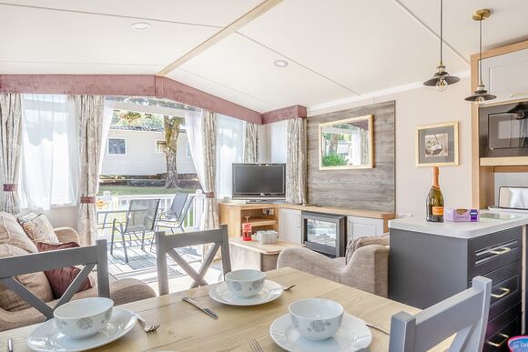 Beech 3 Hot Tub - Andrewshayes Holiday Park, Axminster